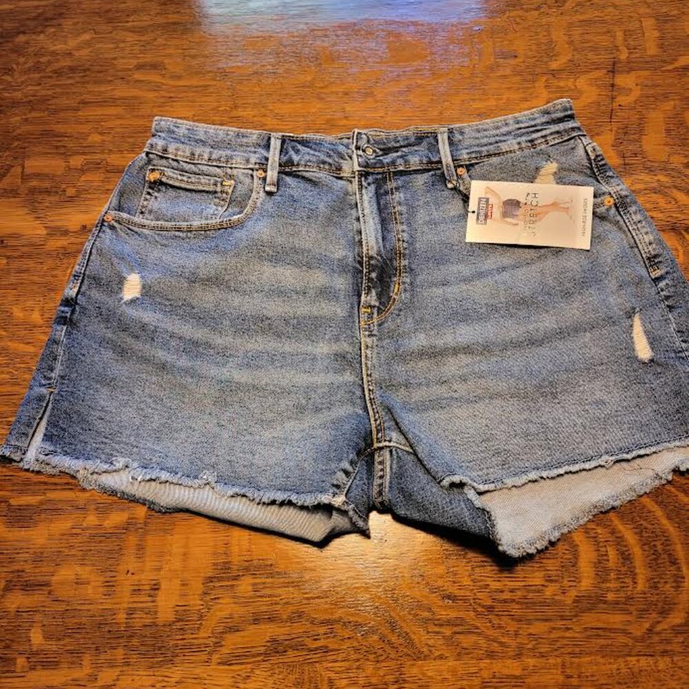 Denizen High-Rise Shorts